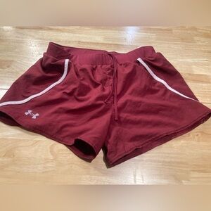 Under Armour heat gear loose shorts in Red Size small
